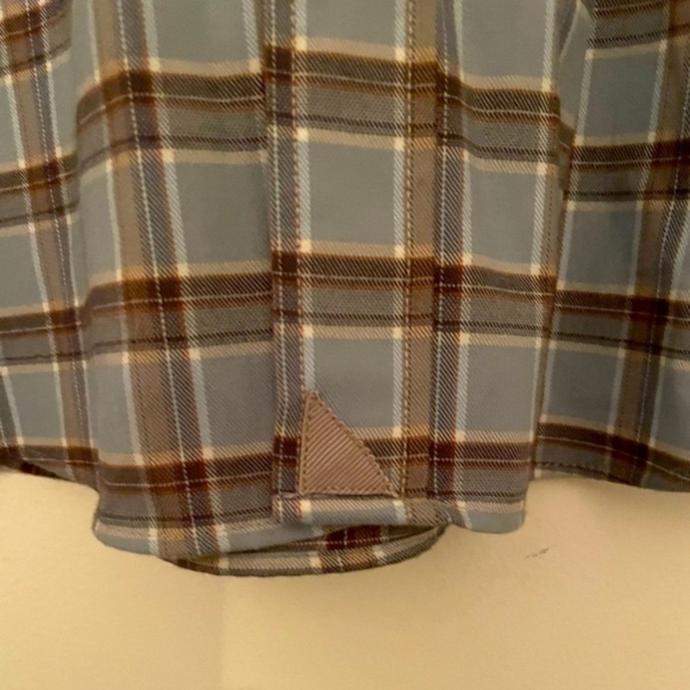 NWOT UNTUCKit Dunato blue and gray plaid flannel brushed pattern. Size Medium - Picture 5 of 6